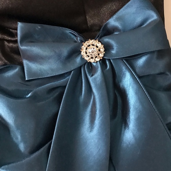 Trixxi formal dress - Picture 2 of 5